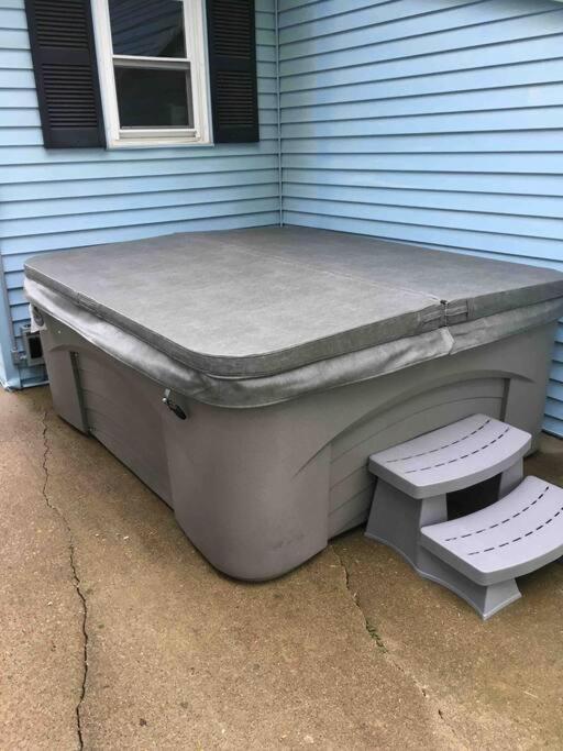 Caddy Corner Has A Hot Tub Just Outside Of Town Villa French Lick Exterior photo